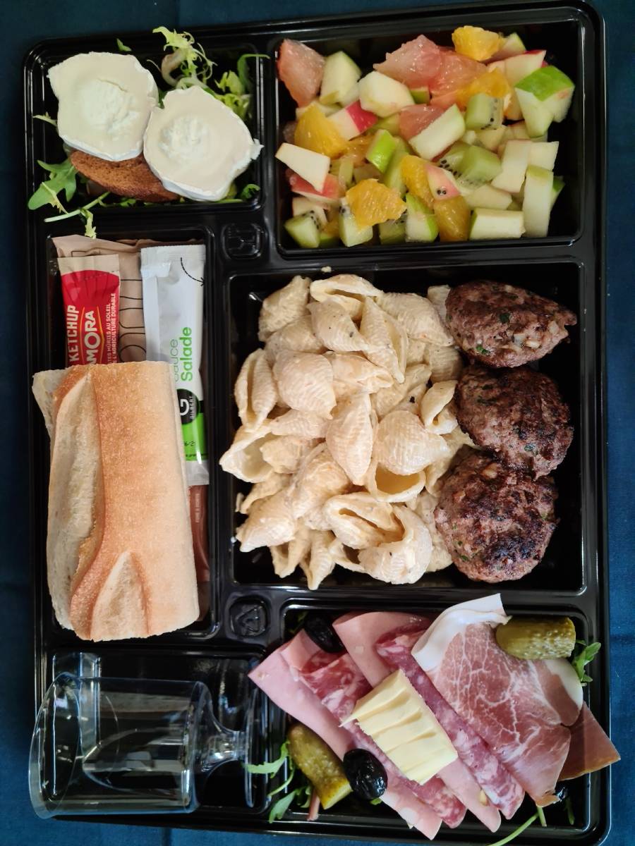 Les 5 bonnes raisons de se faire livrer un plateau repas sur Pertuis et ses alentours